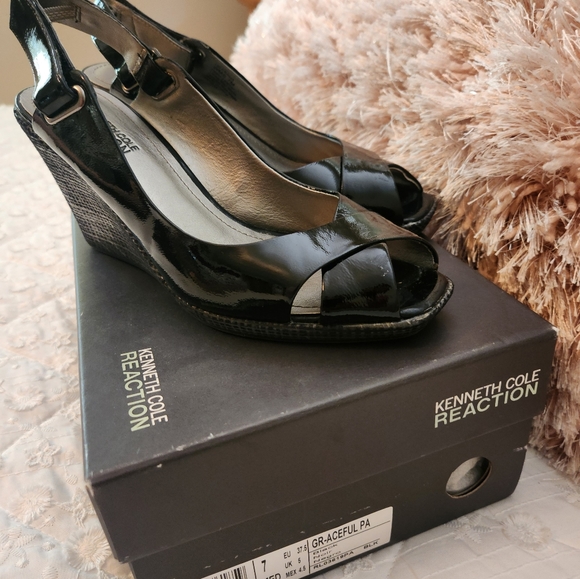 Kenneth Cole Reaction Black Patent Slingback Wedge, size 7 - Picture 2 of 4